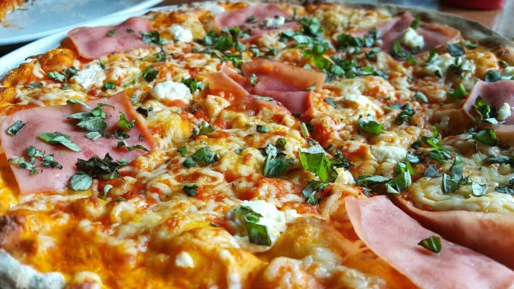 Pizza with ham and cheese